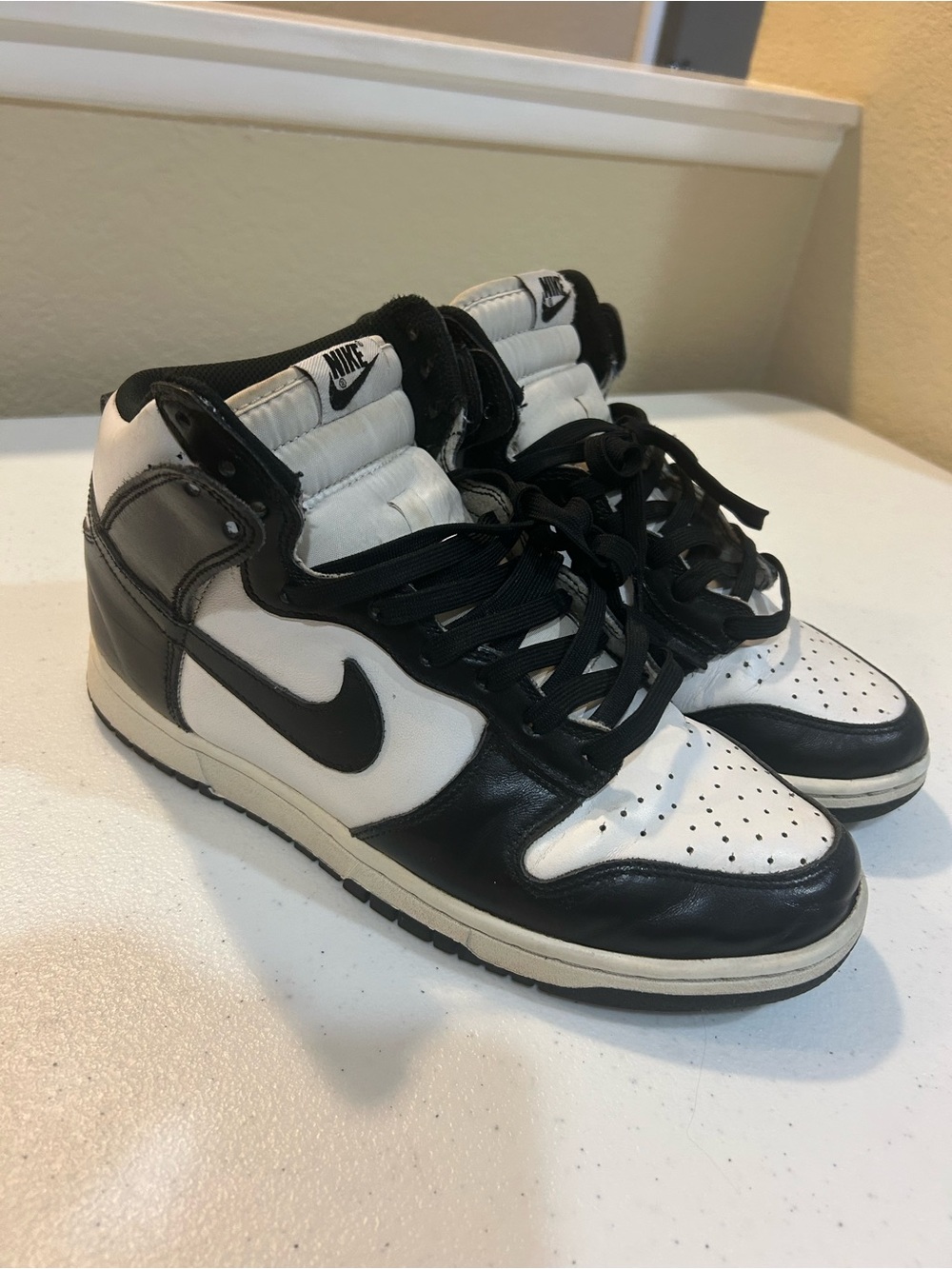 Nike Men’s Black and White Mid-Top Athletic Sneakers Panda size 8.5 Men